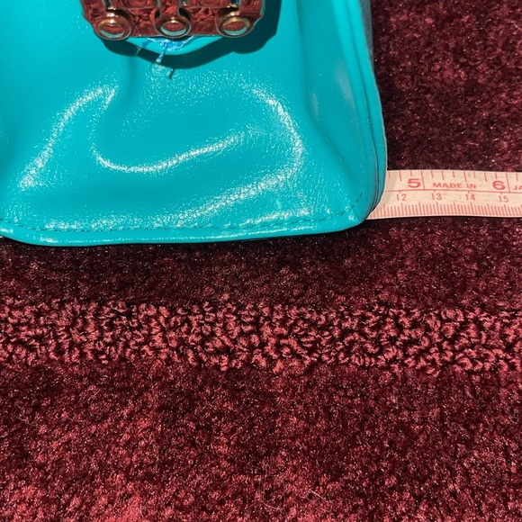 TURQUOISE WITH GOLD TRIM FITTED HANDBAG IS ALSO A CROSSBODY PURSE. - Picture 11 of 16